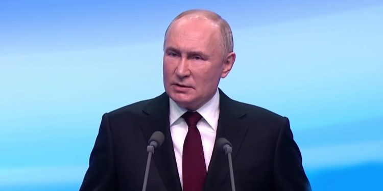 Ο Πούτιν ανακοίνωσε πασχαλινή κατάπαυση του πυρός εν μέσω συνεχιζόμενων επιθέσεων στην Ουκρανία