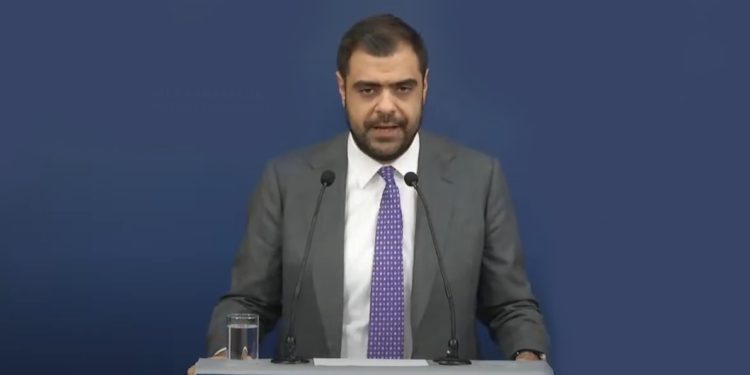 Σκληρή επίθεση Παύλου Μαρινάκη σε Νίκο Ανδρουλάκη μετά το πόρισμα για τα Τέμπη