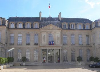 Ραγδαίες εξελίξεις στη Γαλλία: Παραιτήθηκε ο πρωθυπουργός Σεμπαστιάν Λεκορνί