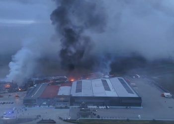 Μαύρη Δευτέρα στα Τρίκαλα: Ανείπωτη τραγωδία με νεκρούς από έκρηξη και πυρκαγιά στο εργοστάσιο της “Βιολάντα”