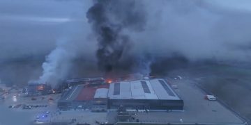 Μαύρη Δευτέρα στα Τρίκαλα: Ανείπωτη τραγωδία με νεκρούς από έκρηξη και πυρκαγιά στο εργοστάσιο της “Βιολάντα”