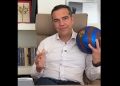Αλέξης Τσίπρας: Με μπάλα της Μπαρτσελόνα το νέο βίντεο-κάλεσμα για το Θησείο – Οι συμβολισμοί των χρωμάτων