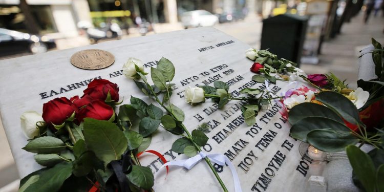 Προφυλακιστέοι οι δύο 42χρονοι για την υπόθεση της Marfin – Τι υποστήριξαν ενώπιον της Ανακρίτριας