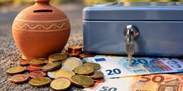 “Κουμπαράς” για κάθε παιδί: Έως 77.000 ευρώ στα 18 με τη συμμετοχή του κράτους